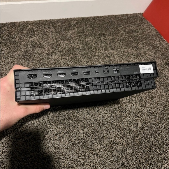 Xbox One X and brand new controller - Picture 3 of 5